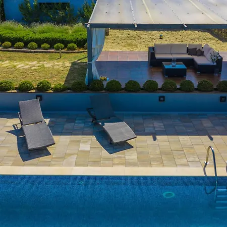 Istria Moderna In Muntic * Pula