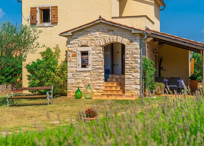 Istria Moderna In Muntic * Pola