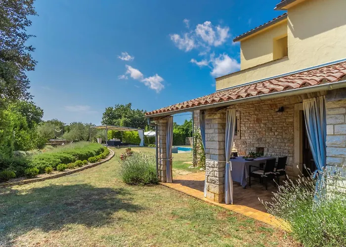 Istria Moderna In Muntic * Pola