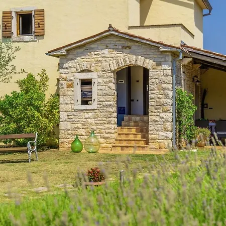Istria Moderna In Muntic Pula