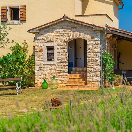 Istria Moderna In Muntic * 普拉